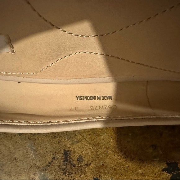 Geox Respira tan wedges
Size 7 - Picture 10 of 13